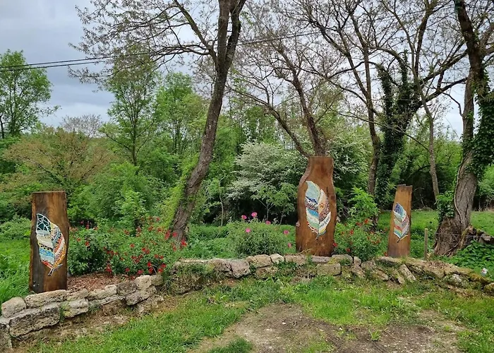 Дом отдыха Maison De Caractere En Vallee Du Lot - Piscine Privee -le Colombier Et La Bergerie - *