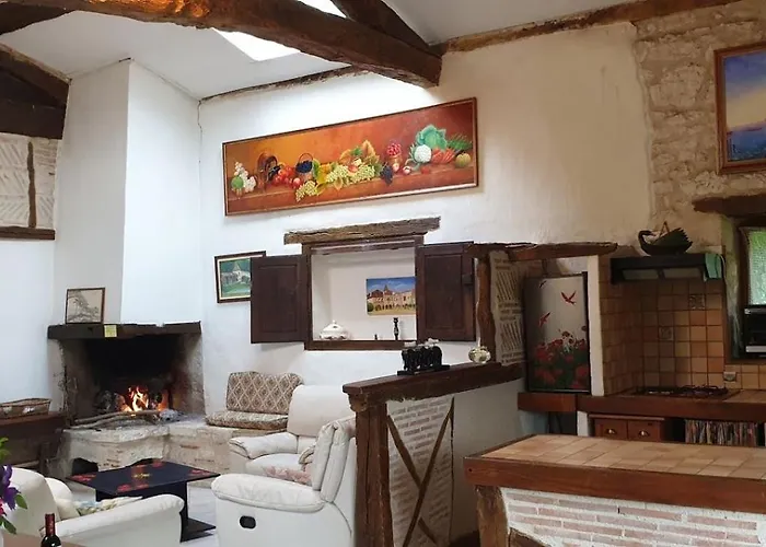 Дом отдыха Maison De Caractere En Vallee Du Lot - Piscine Privee -le Colombier Et La Bergerie -